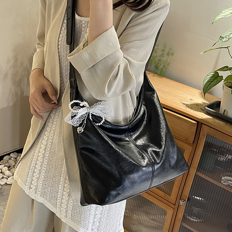 Korean large-capacity underarm bag for women 2025 new style fashionable single-shoulder bag, simple and versatile, popular commuter tote bag Specification drawing