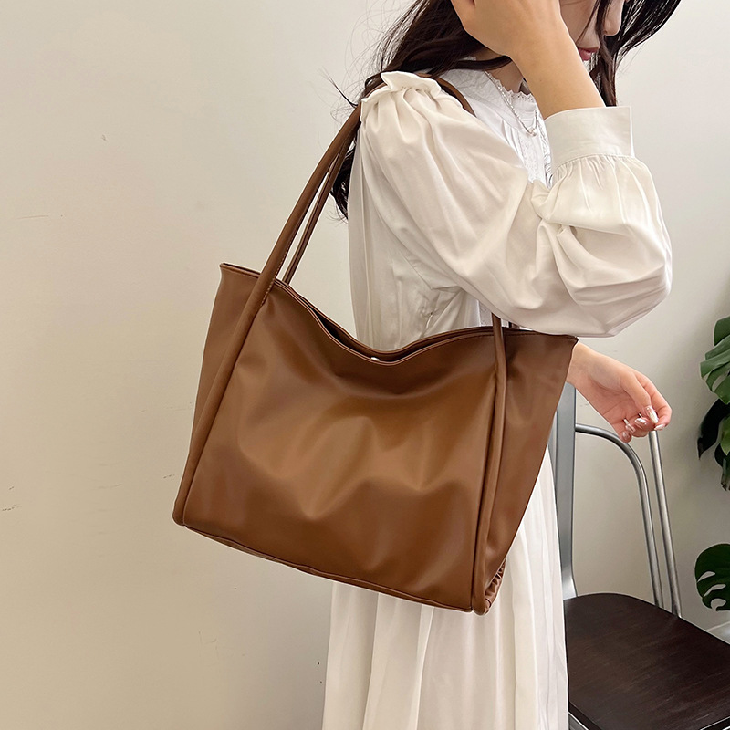 Commuting large-capacity retro solid color bag 2024, women's bag, casual, stylish and simple single-shoulder bag, college student tote bag details Picture