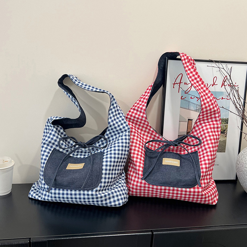 Korean ins trendy casual Tote bag 2025 new Spring casual versatile single-shoulder bag with large capacity checkered bag Application Scenario