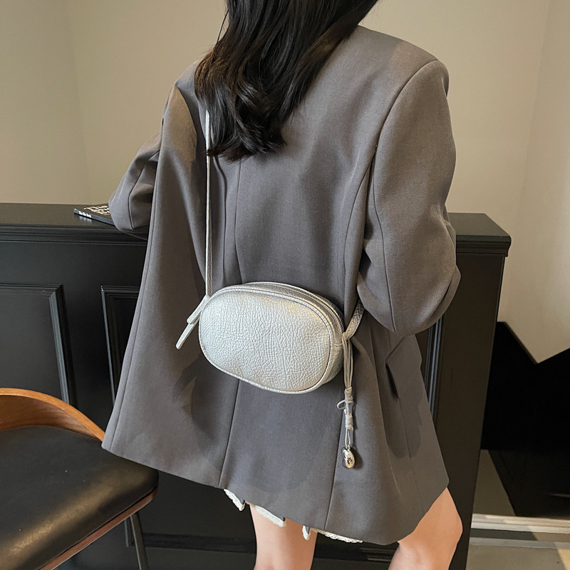 Fashionable lychee pattern small square bag for women 2025 new solid color casual single-shoulder bag, stylish and versatile commuting crossbody bag Application Scenario