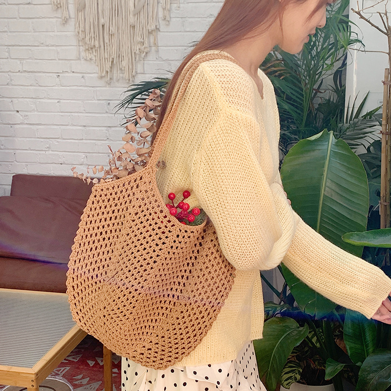 Large-capacity woven straw bag, versatile underarm bag for women, 2025 new hollowed-out single-shoulder bag, beach vacation bag full figure
