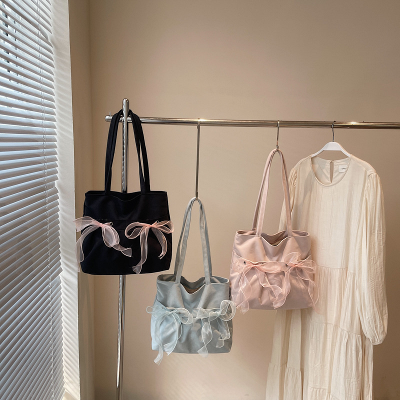 Korean design bow large-capacity bag for women 2025 new trendy and fashionable tote bag and underarm bag Application Scenario