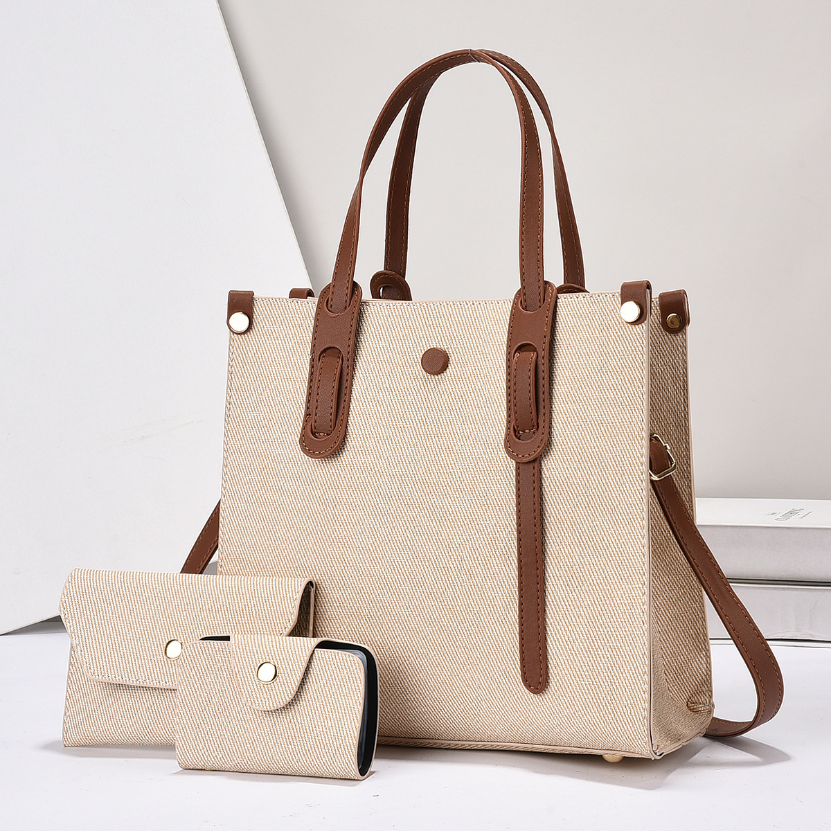 Three-piece set, European and American trend mother-and-child bag, tote bag, 2024 new crossbody bag, handbag, women's fashionable single-shoulder bag Application Scenario