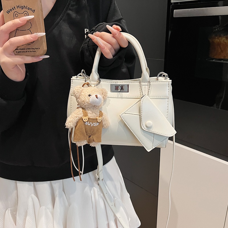 The Korean version of the trendy and fashionable Kelly handbag for women in 2025, a new high-end quality single-shoulder bag, a niche and versatile crossbody bag details Picture