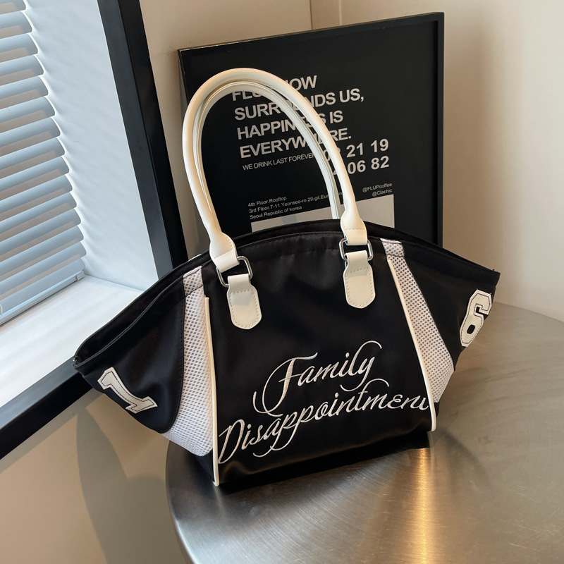 A new 2024 commuter large-capacity women's casual and versatile nylon fabric single-shoulder crossbody bag and hand-held tote bag Specification drawing