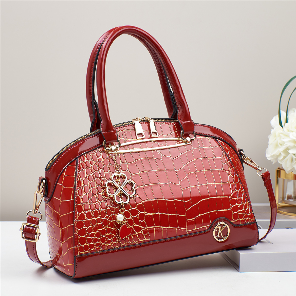 This year, the popular women's single-shoulder crossbody bag in foreign trade in 2024 is a fashionable and versatile crocodile print handbag full figure
