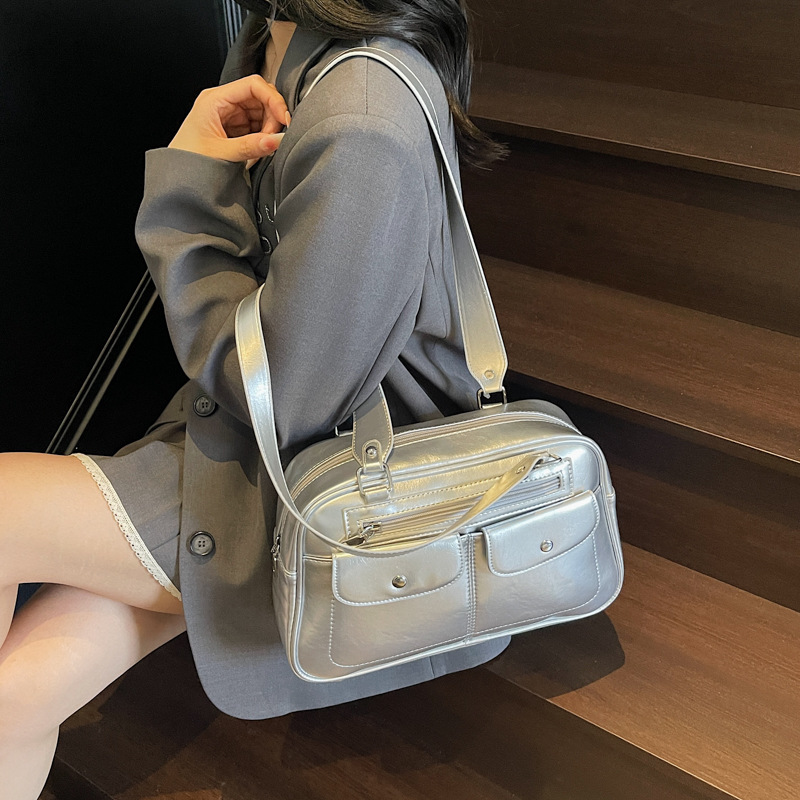 Large-capacity hand-held small square bag, popular bowling bag, 2025 new trend underarm bag, Korean style fashionable single-shoulder bag details Picture