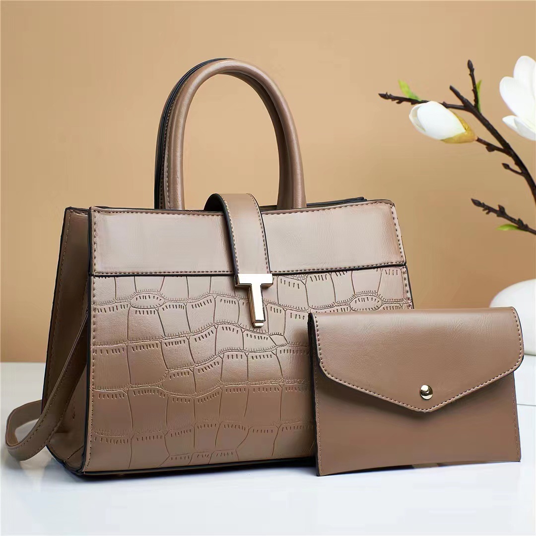 Wholesale of 2022 new trendy solid-color fashionable mother-and-child bags, crossbody bags and simple hand-held shoulder bags with a high-quality feel for foreign trade Item Picture