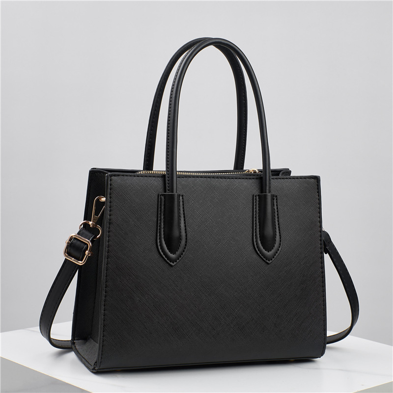 New large-capacity mom bag for women in 2024, a fashionable solid color slim shoulder crossbody bag manufacturer wholesale full figure