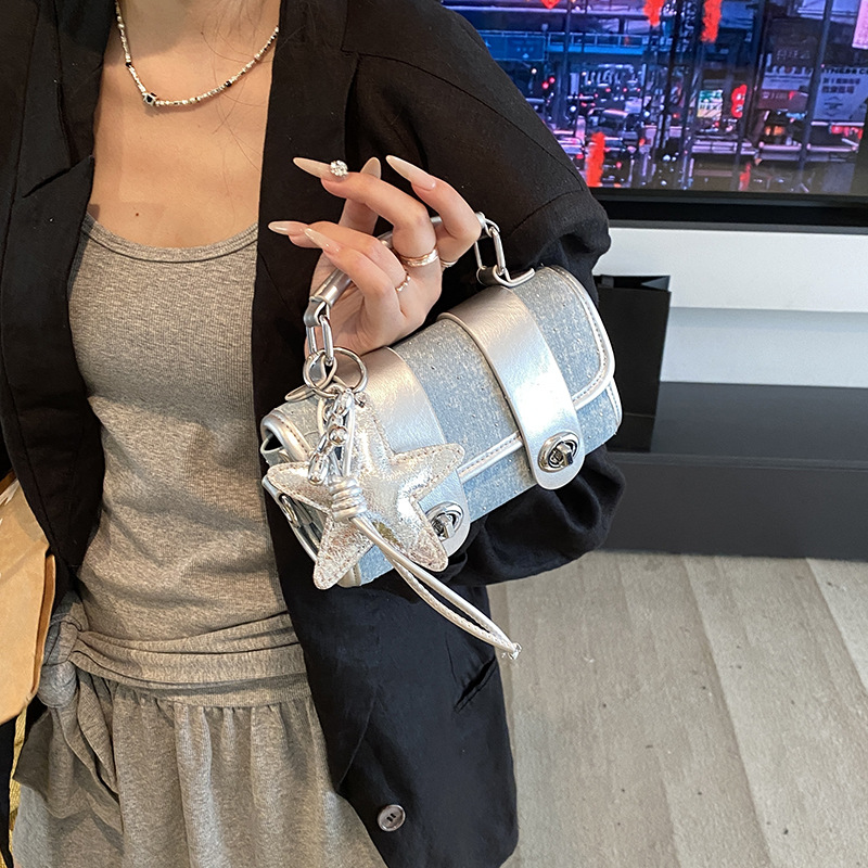 In the summer of 2025, there are new trendy color-blocking handbags for women, exquisite and versatile crossbody bags, and extremely popular single-shoulder bags details Picture