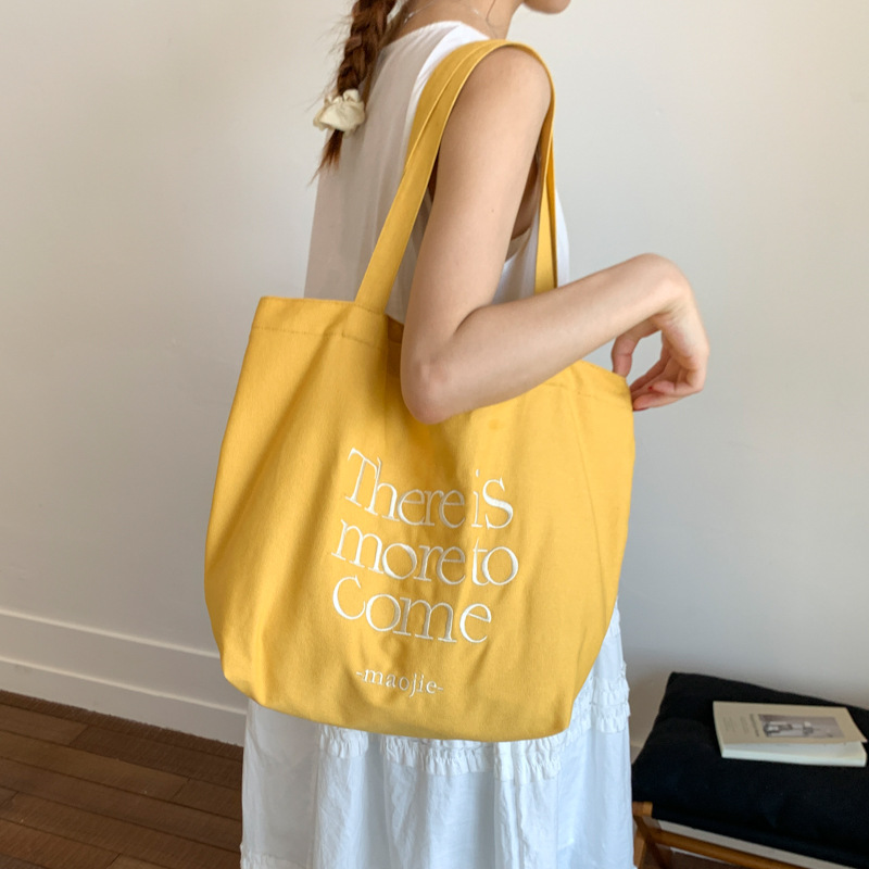 Letter-embroidered canvas bag, large-capacity tote bag, Korean-style casual commuting bag, student single-shoulder bag, trendy crossbody bag full figure