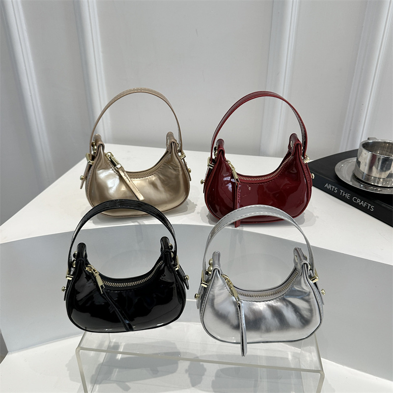 French solid color large capacity 2025 summer new trendy solid color casual texture fashionable single-shoulder armpit crescent bag for women Application Scenario