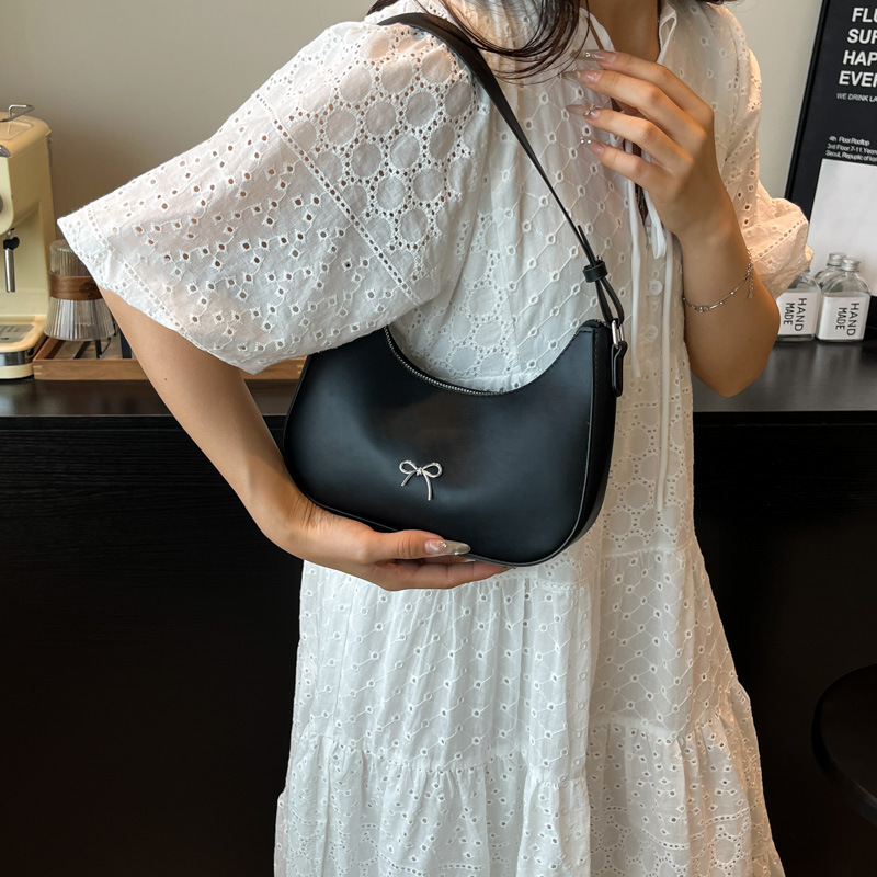 High-end style small bag for women, 2025 new trendy and versatile single-shoulder bag, fashionable underarm dumpling bag small carrying bag details Picture