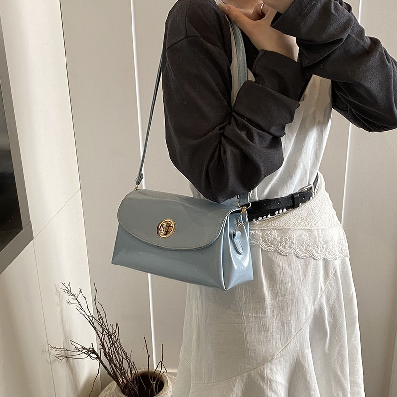 This year in 2025, high-end, stylish, versatile single-shoulder crossbody bags are in vogue, as well as elegant and stylish underarm bags for commuter women details Picture