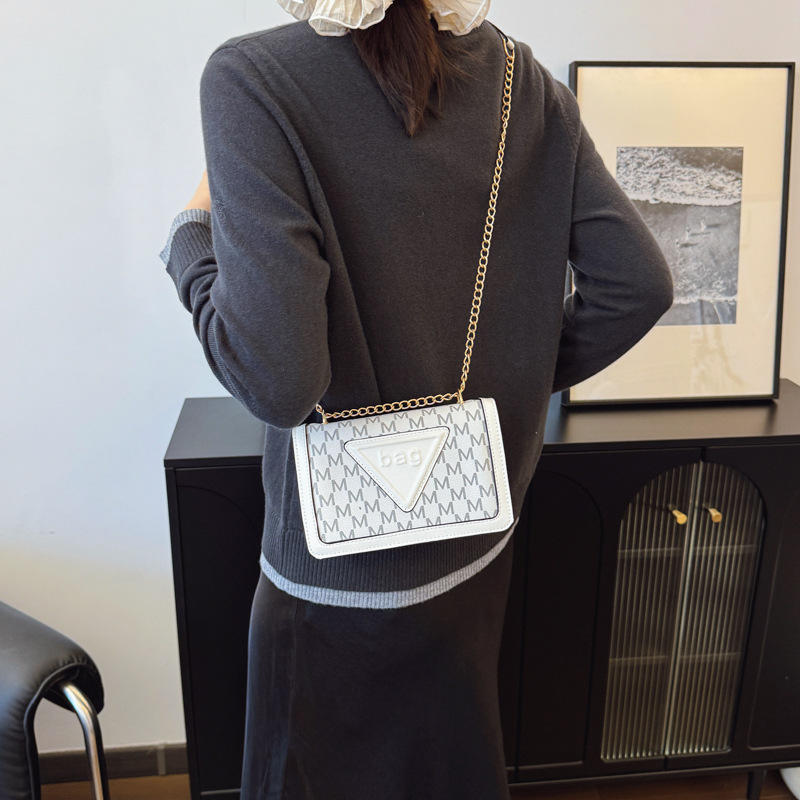 A trendy, fashionable, versatile and high-quality single-shoulder crossbody women's bag, a new cross-border commuting small square bag with letter prints details Picture