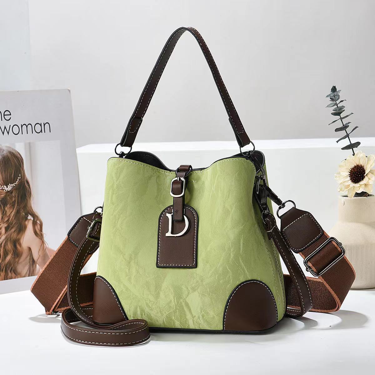The new cross-border consignment manufacturer's versatile new crossbody and hand-carry women's fashionable large bucket bag is a bestseller Specification drawing