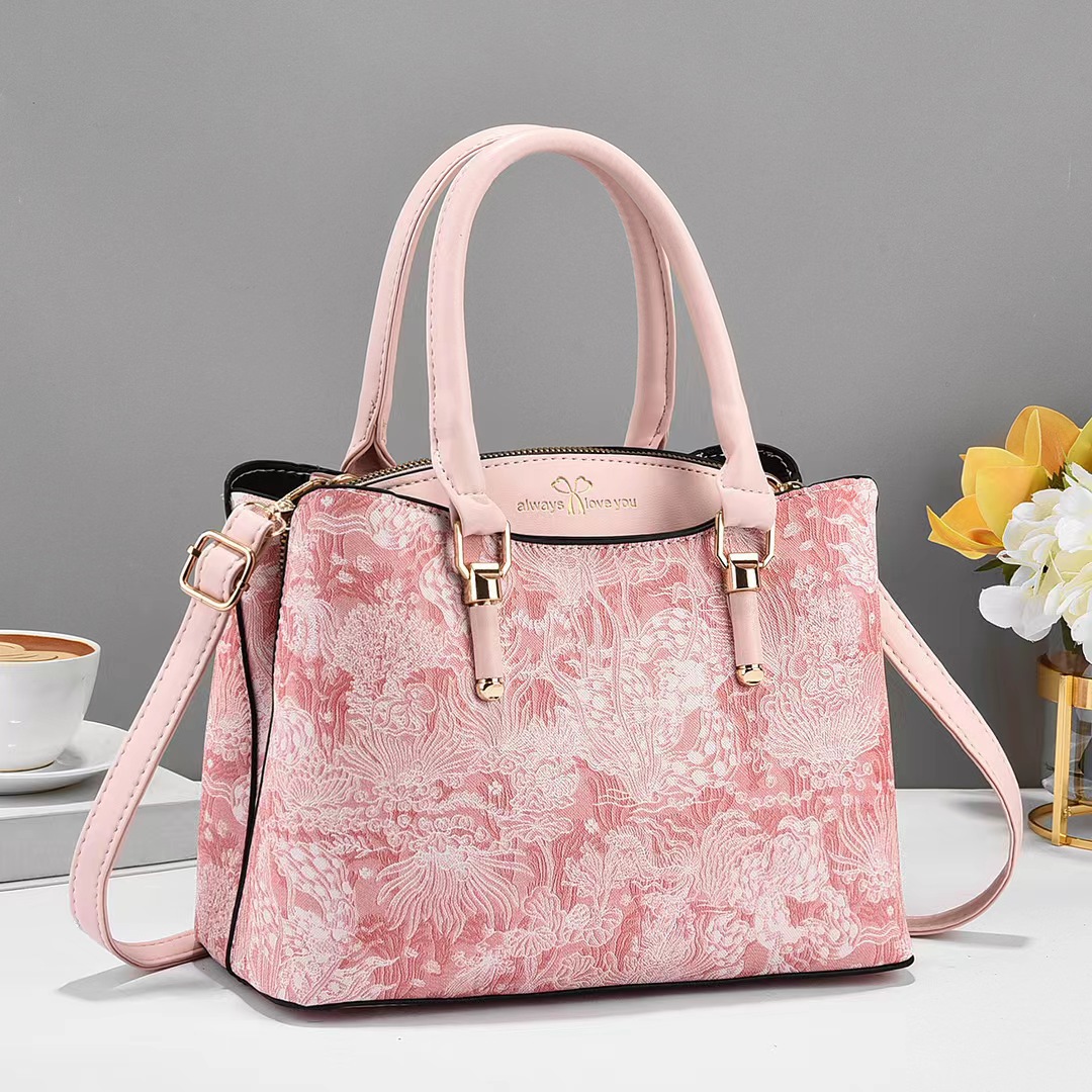 Spring 2024 new women's handbag, European and American fashion printed single-shoulder crossbody women's bag Application Scenario