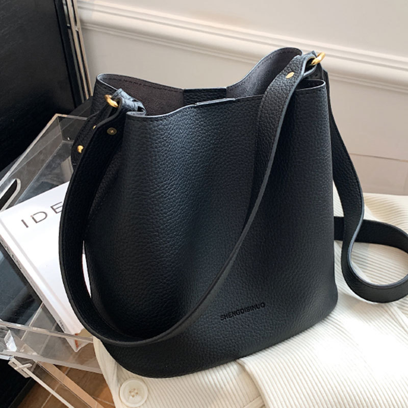 Stylish and versatile spring/Summer women's bag 2023 new trendy, simple single-shoulder, niche and stylish bucket bag Application Scenario