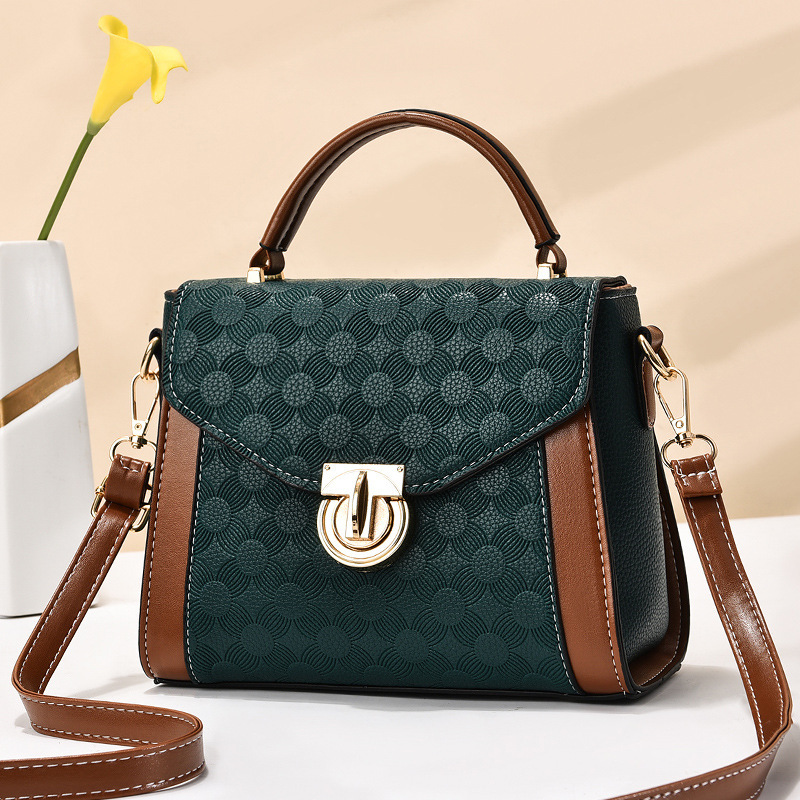 Bag Girl 2022 New trendy and fashionable embossed handbag, casual, versatile and stylish, single-shoulder crossbody small square bag consignment Application Scenario