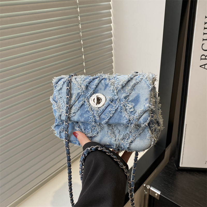 Cross-border trendy ladies' high-end small square bag 2025 Spring/Summer Commuter handbag, crossbody bag, underarm bag, diamond-shaped tassel bag full figure
