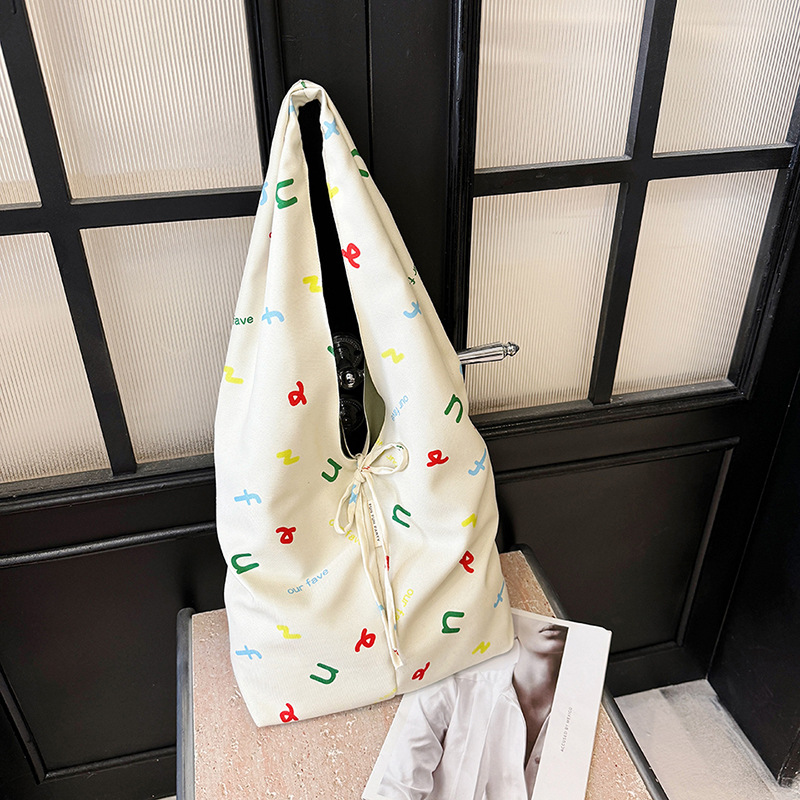 A large-capacity women's 2025 new style stylish nylon fabric Korean polka dot portable single-shoulder underarm tote bag details Picture