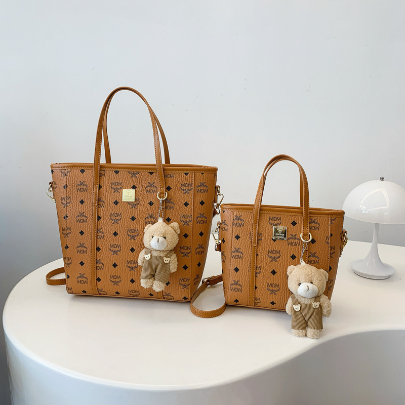 A niche printed bucket bag for women in 2025, a trendy single-shoulder crossbody bag, a fashionable commuter handbag for girls full figure