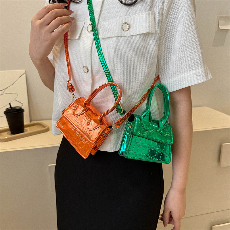 2025 Summer New trendy and fashionable women's hand-held shoulder bag, simple and colorful chain crossbody small square bag details Picture
