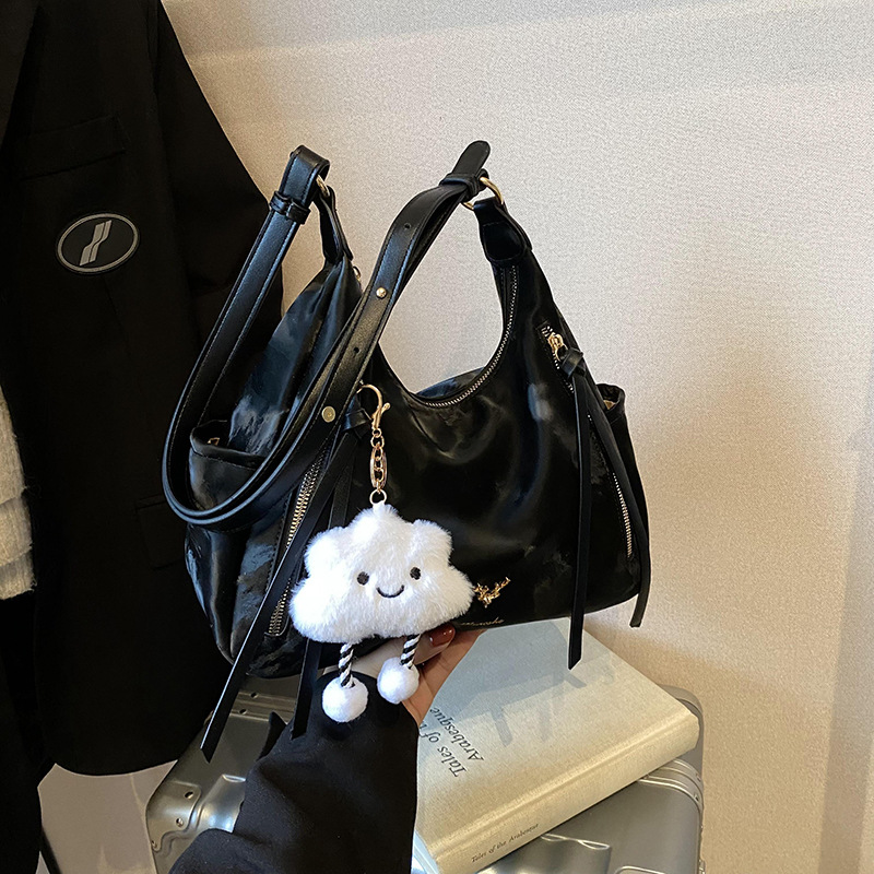 Casual commuting large-capacity women's 2025 new style, high-end and versatile crossbody bag, fashionable single-shoulder armpit bag details Picture