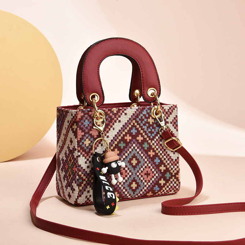 Canvas small bag for women, summer Diana women's bag 2024 new style, fashionable and niche crossbody bag, popular handbag details Picture