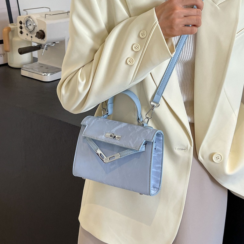 The versatile and high-quality Kelly handbag for women, a new 2024 trendy and fashionable single-shoulder crossbody bag with a niche design Application Scenario