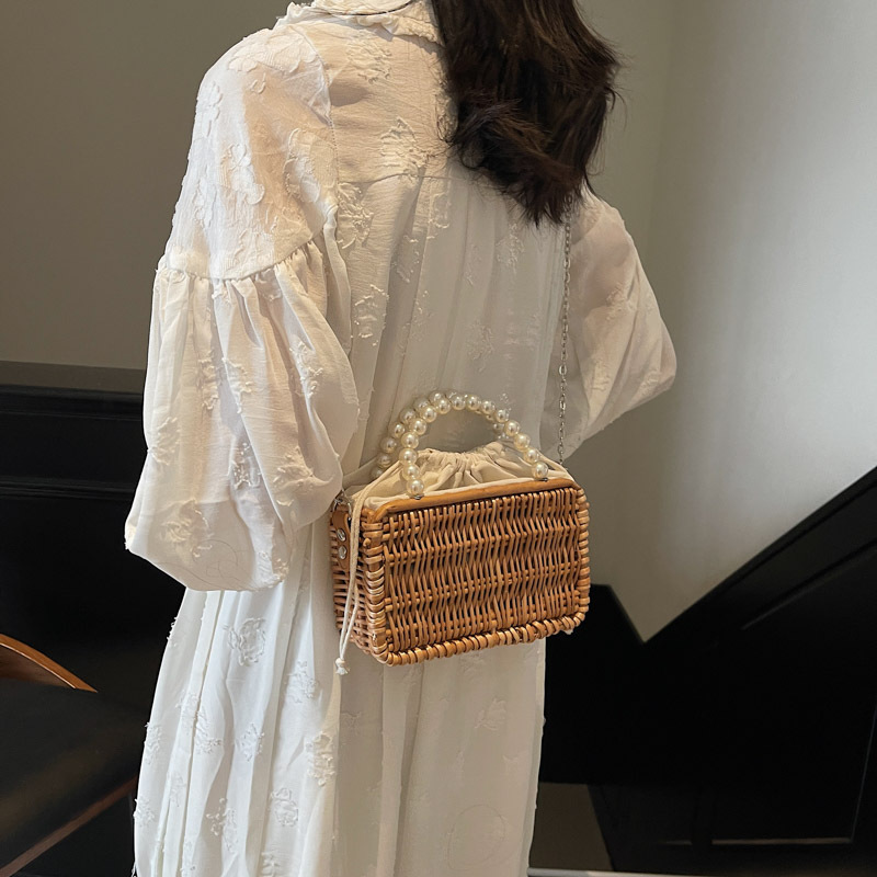 Summer chic woven bag for Women 2025 New Trendy hollowed-out beach woven bag, fashionable chain single-shoulder crossbody bag Specification drawing
