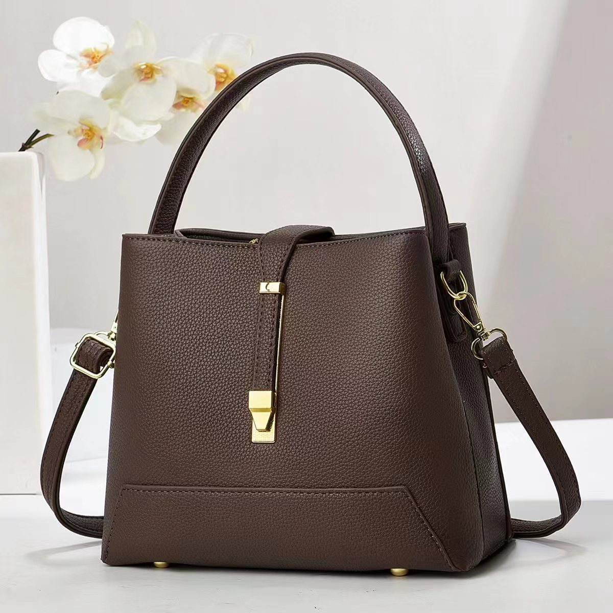 2024 Large-capacity handbag, trendy and fashionable bucket bag, women's bag, high-end, elegant and versatile, single-shoulder crossbody bag full figure
