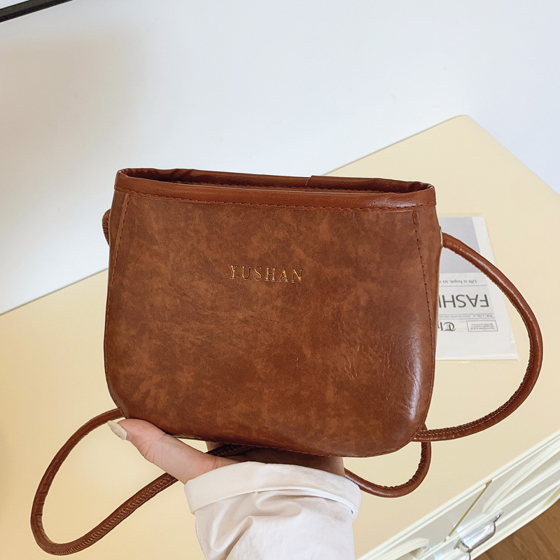 Women's Bag 2025 Summer New crossbody bag, soft bucket bag, retro and versatile, niche design single-shoulder bag full figure