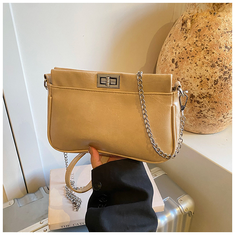 New niche design, high-end texture, women's underarm bag, oil-wax leather chain crossbody bag, fashionable commuting small square bag full figure