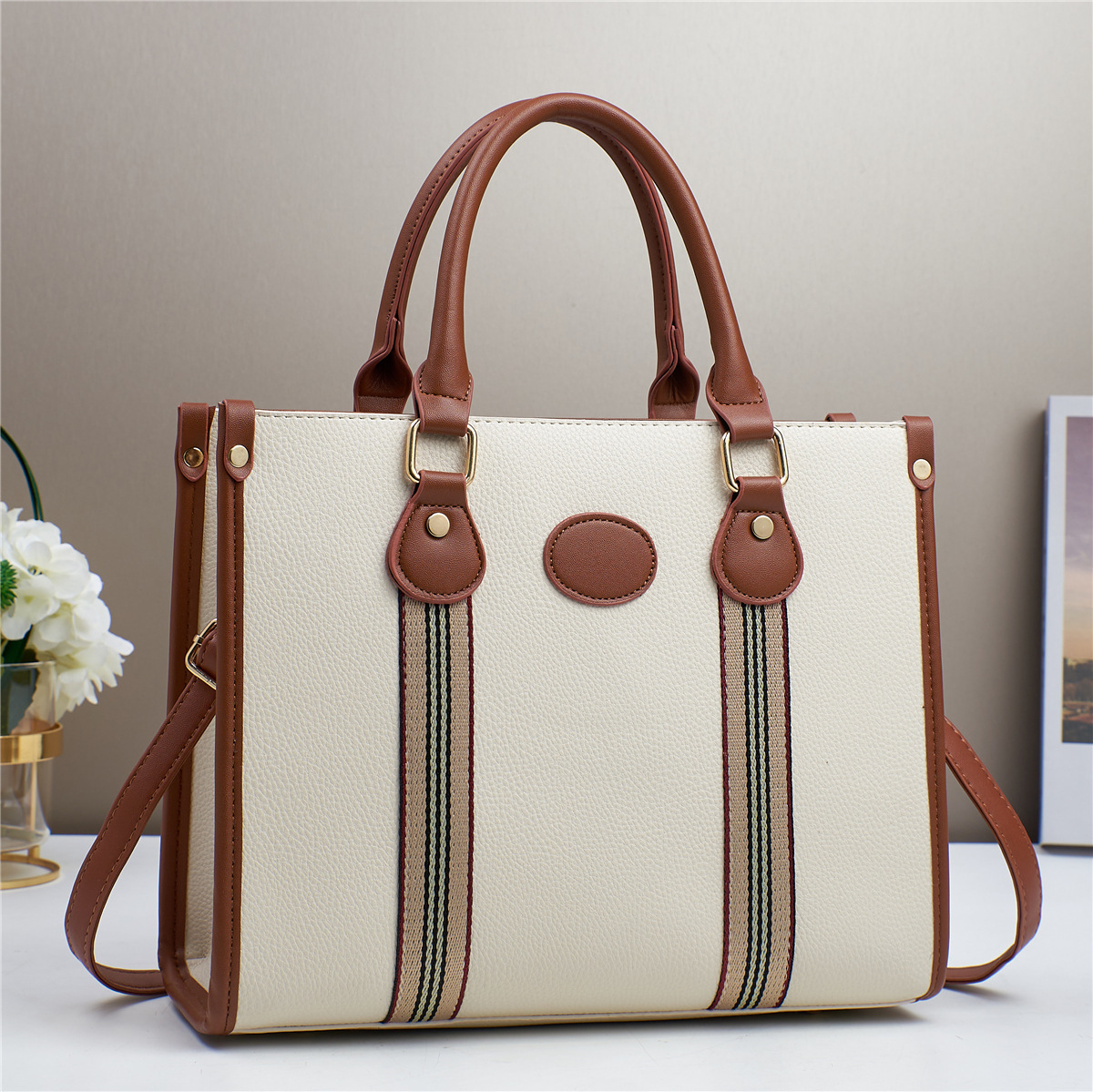The new summer 2024 handbag, a fashionable women's bag, a middle-aged lady's bag, a crossbody bag, and a grand middle-aged mother's bag full figure