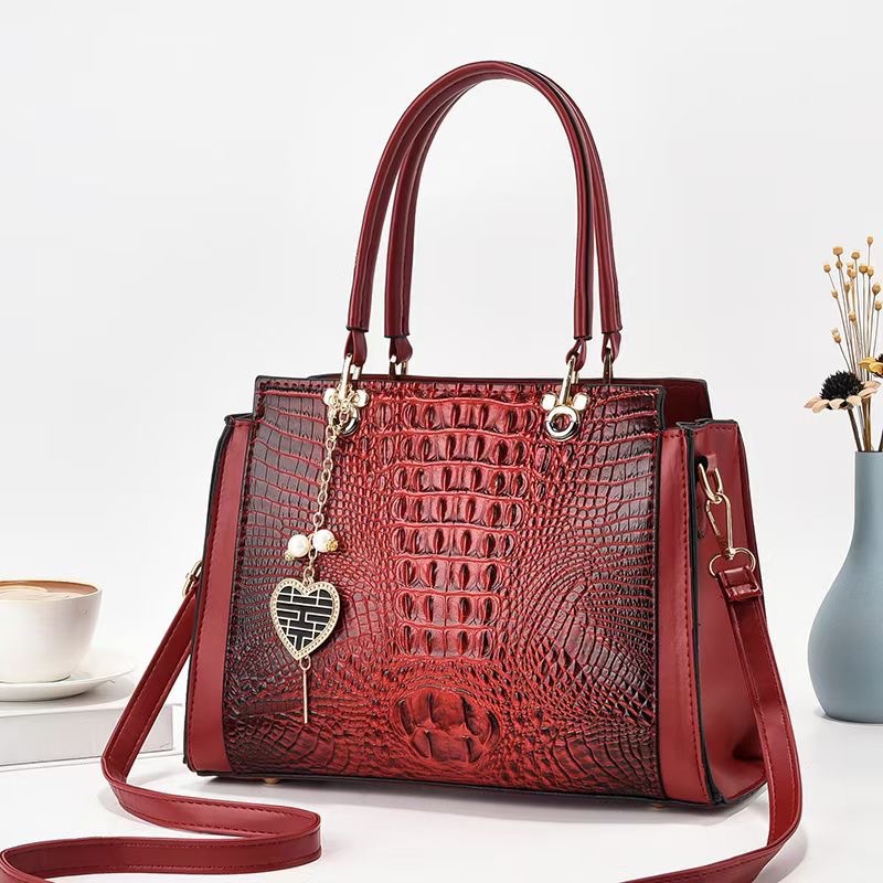 2024 New crocodile pattern spliced large-capacity cross-border single-shoulder crossbody style stylish and trendy women's bag details Picture