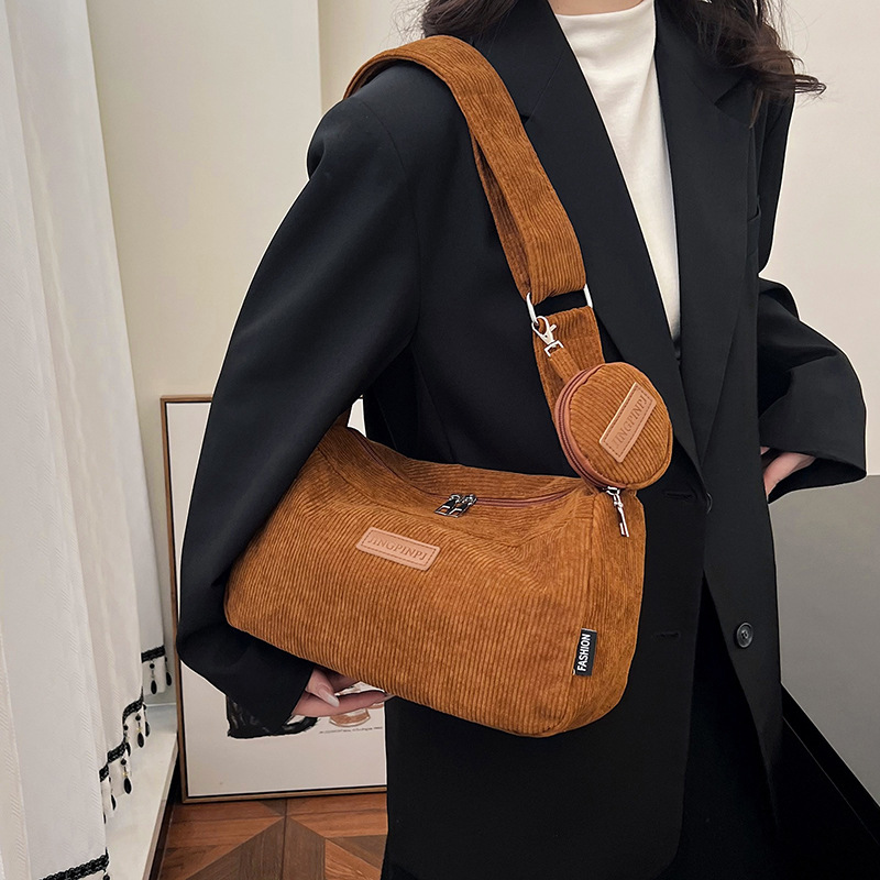 Cross-border corduroy pillow bag for women, new autumn/Winter 2024, casual and versatile wide shoulder strap, single-shoulder crossbody bag for college students Specification drawing