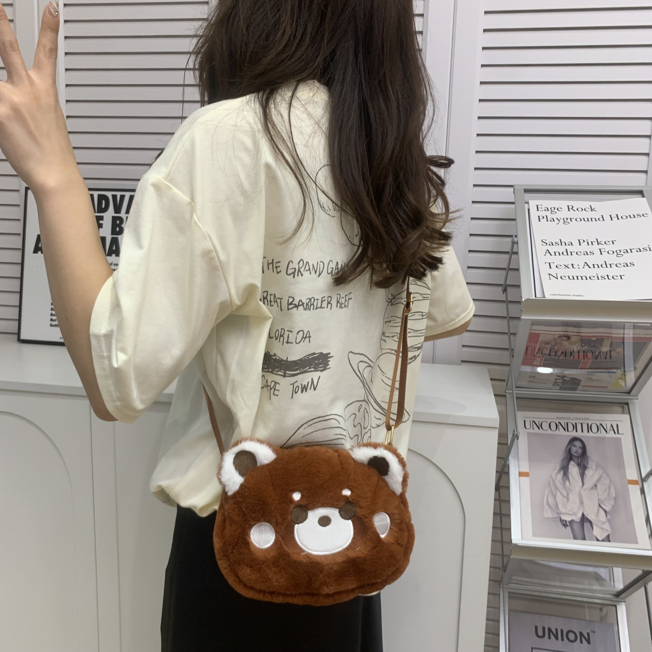 New fluffy panda doll bag, claw doll style, cartoon plush toy, crossbody single-shoulder, factory wholesale Application Scenario