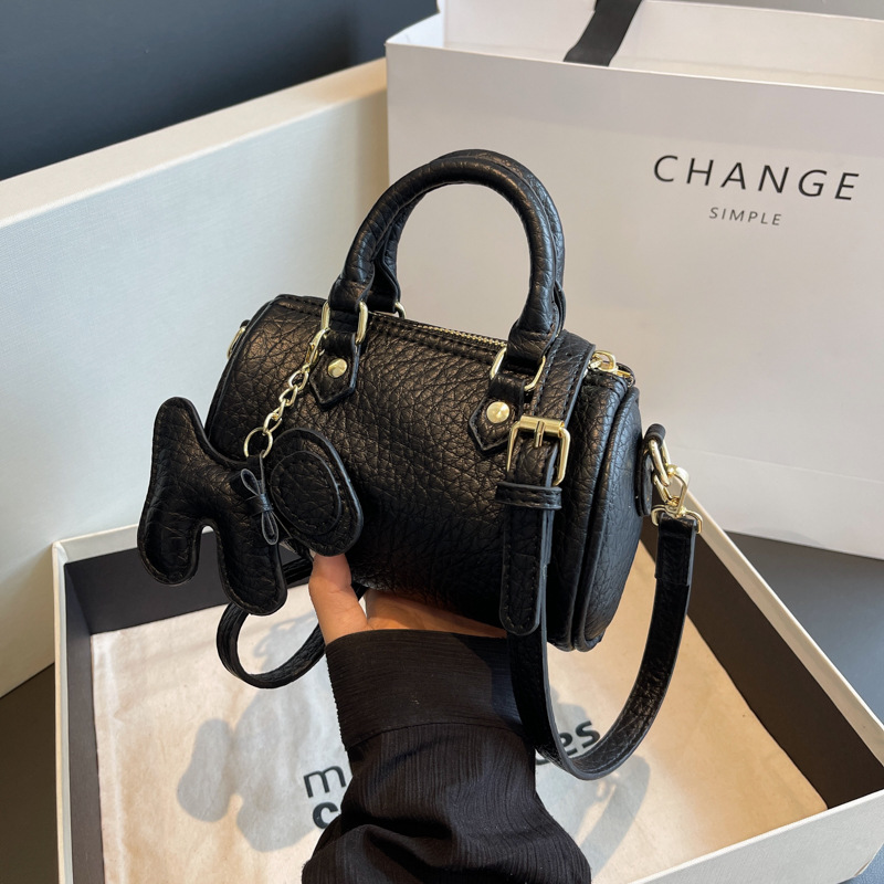 High-end Boston pillow handbag, casual and versatile crossbody bag, 2023 new soft leather women's bag, single-shoulder bag full figure