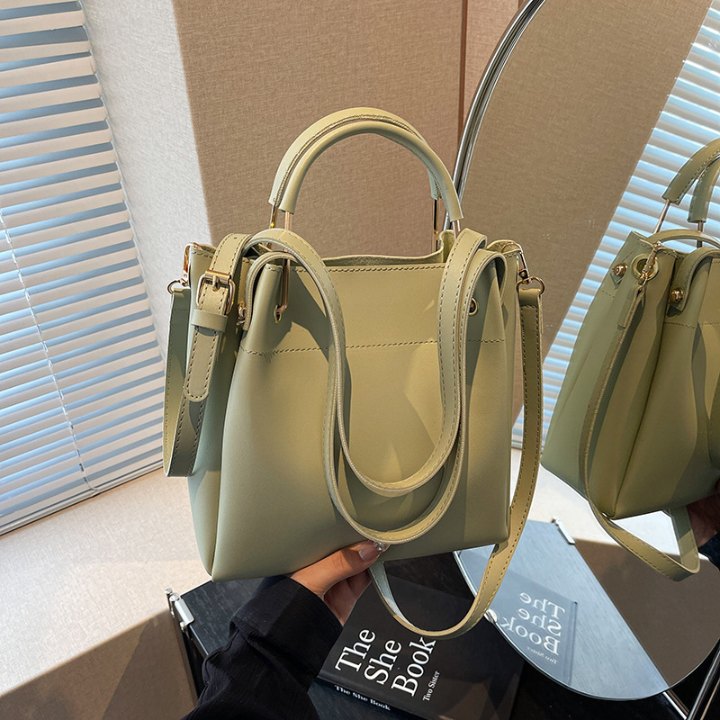 High-end quality small bag for women, 2025 new style simple quality versatile single-shoulder bag, stylish hand-held crossbody bucket bag details Picture