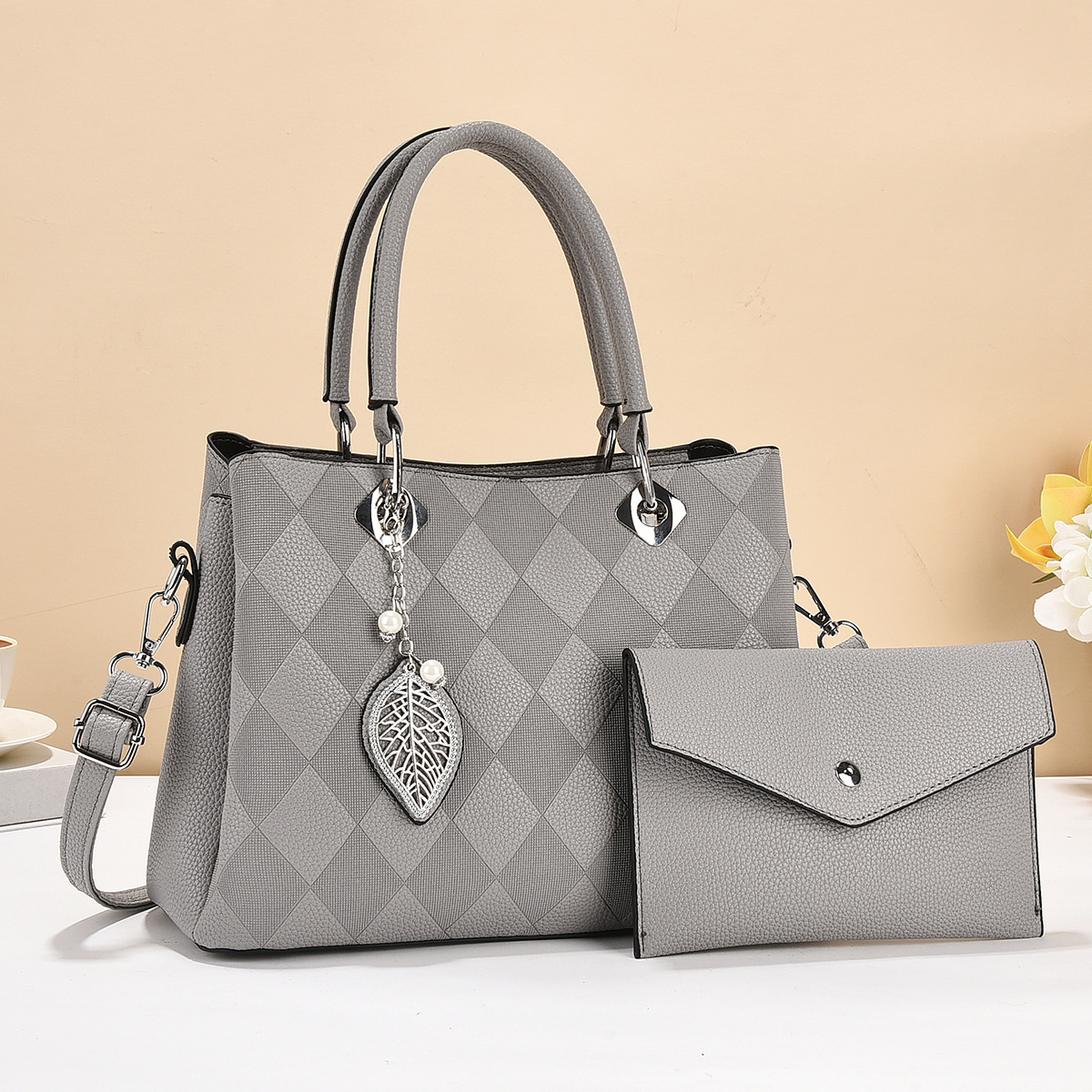 A large women's bag 2024 new crossbody bag for autumn and winter, with a large capacity, fashionable and trendy, high-end single-shoulder handbag full figure