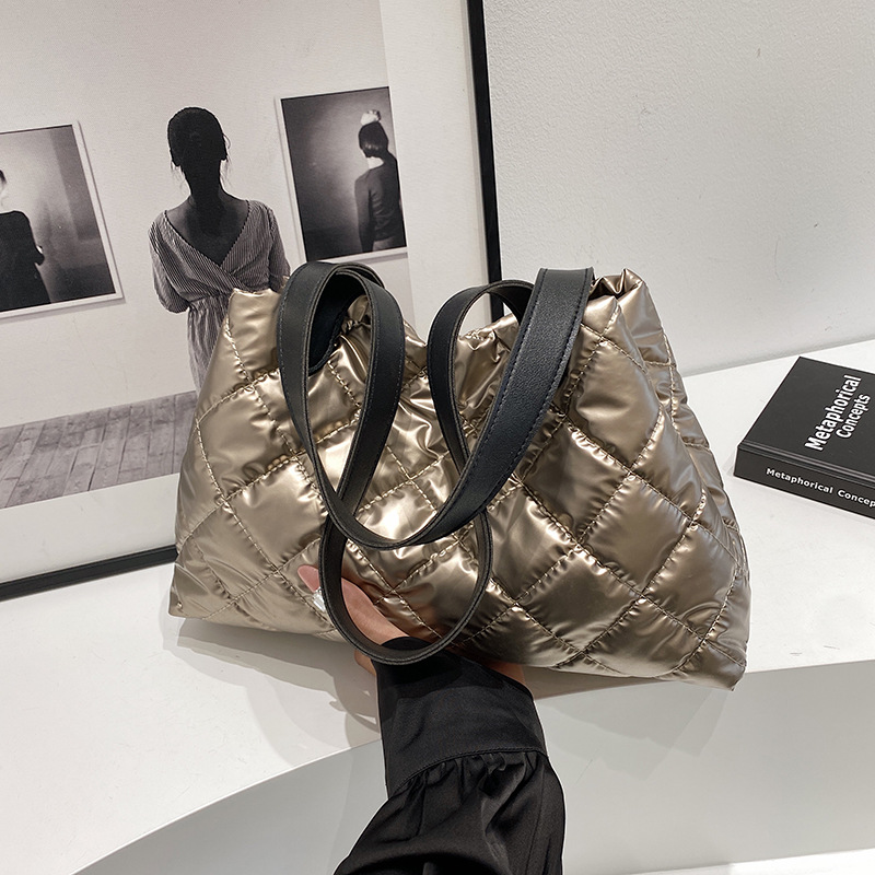 European and American style shiny cotton jacket bag, fashionable embroidered thread diamond-shaped large-capacity bubble women's bag, casual and stylish single-shoulder tote bag full figure