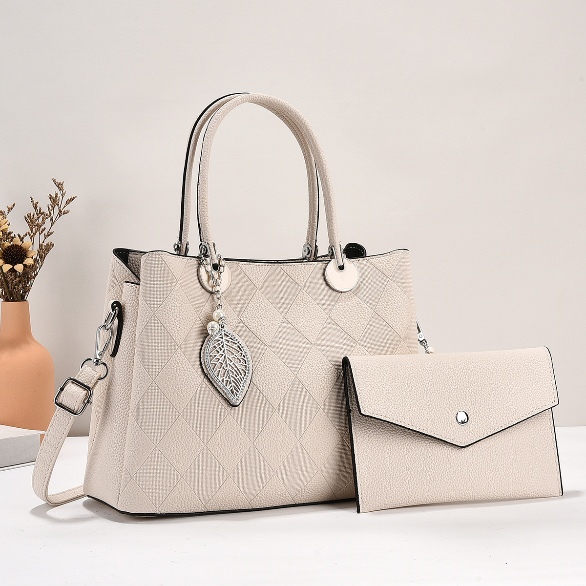 Wholesale of new 2024 spring style European and American mother-and-child handbags for women, large-capacity single-shoulder crossbody bags Specification drawing
