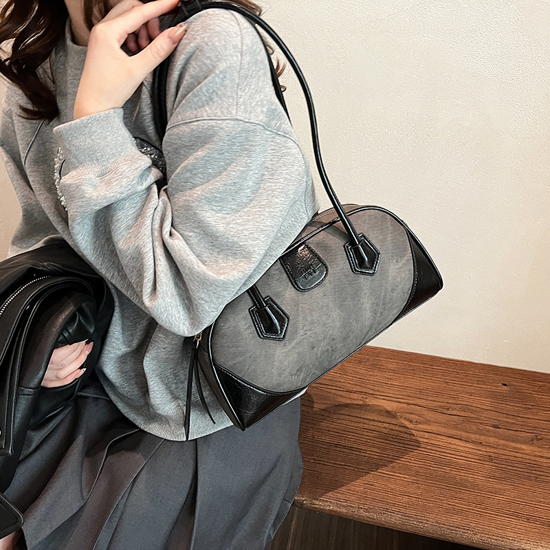 Fashionable and casual large-capacity bag 2024 new women's bag, Korean-style fashionable underarm bag, color-matched commuting single-shoulder bag Application Scenario