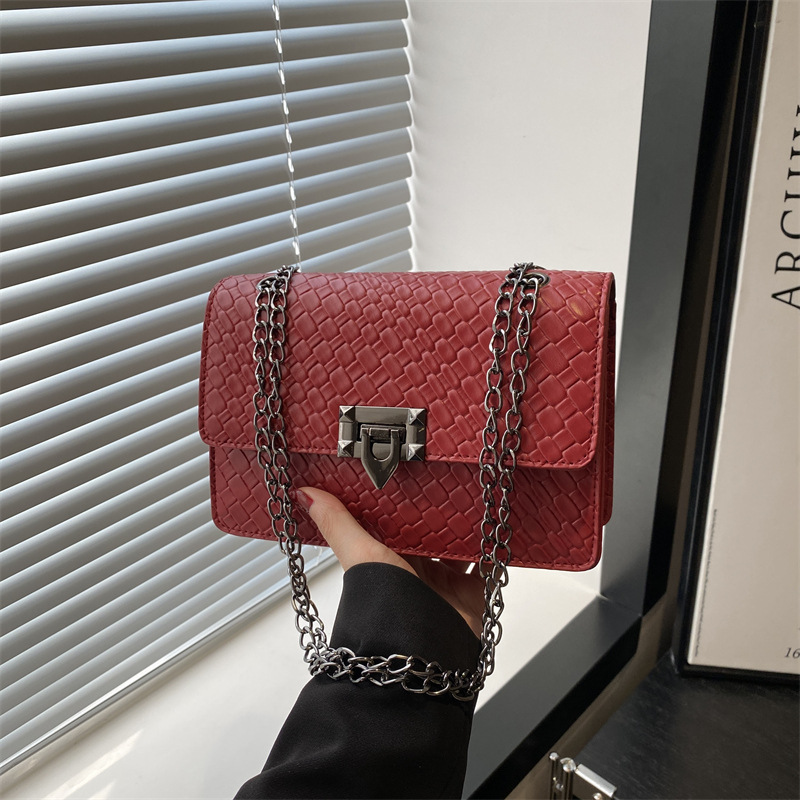 Chain small square bag, street trend fashion and individuality, stone pattern crossbody women's bag, new summer casual and simple single-shoulder bag full figure