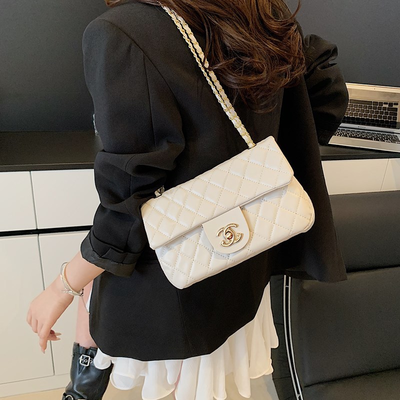 The new spring 2025 Chanel style women's bag is a simple and elegant single-shoulder bag with a retro and casual style and a large capacity crossbody bag Specification drawing