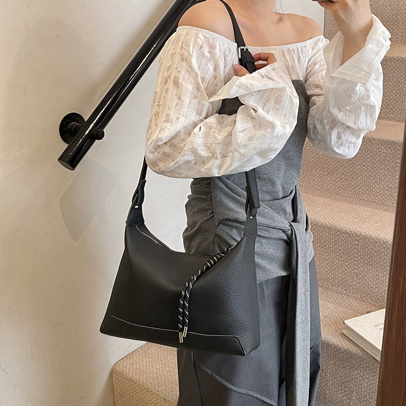 A niche design single-shoulder underarm women's bag 2025 new large-capacity tote bag, a high-end, casual and fashionable crossbody bag Specification drawing