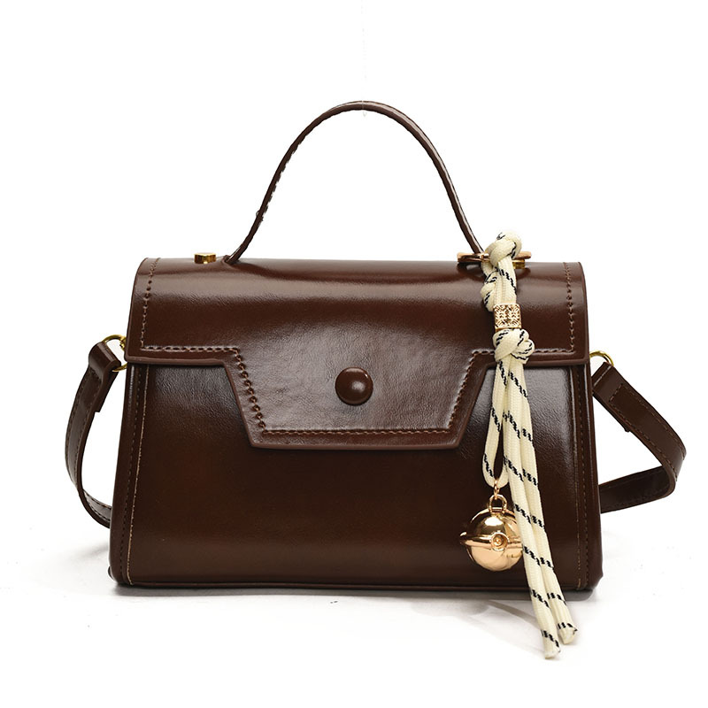 This year, a high-end and stylish hand-carried small square bag for women in 2025 is in vogue. It features a solid color, chic and niche single-shoulder crossbody bag Item Picture