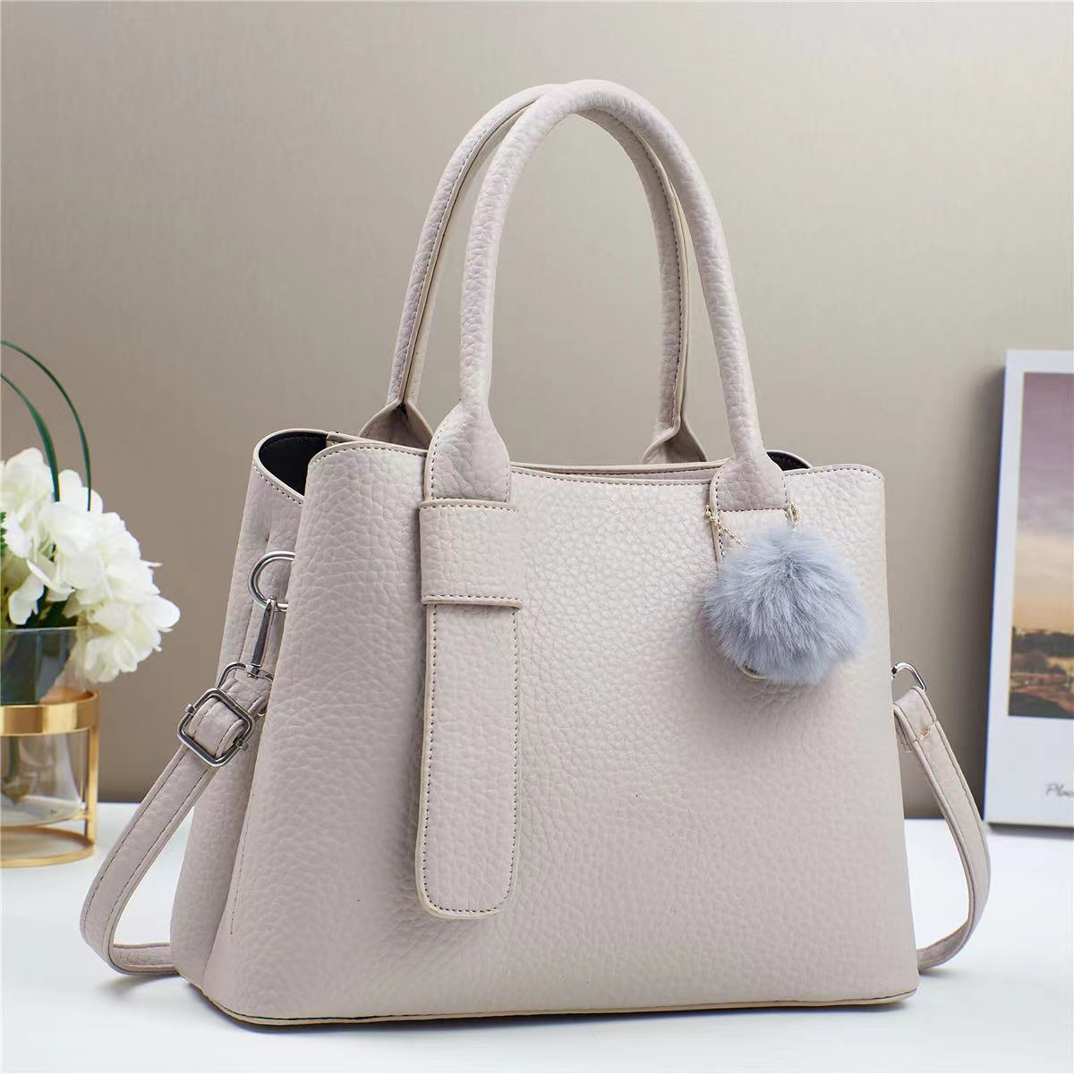 New macaron, a stylish and versatile crossbody handbag with a large capacity for foreign trade, is a cross-border trend Application Scenario