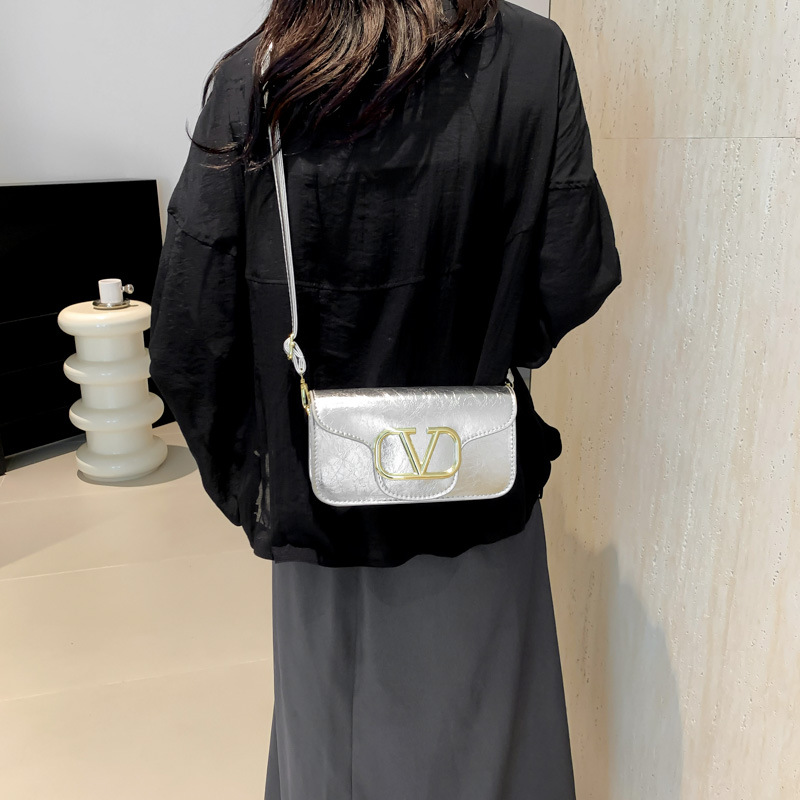 Underarm retro bag for women, 2024 new trendy single-shoulder bag, fashionable small square bag, high-quality hand-held commuter bag details Picture
